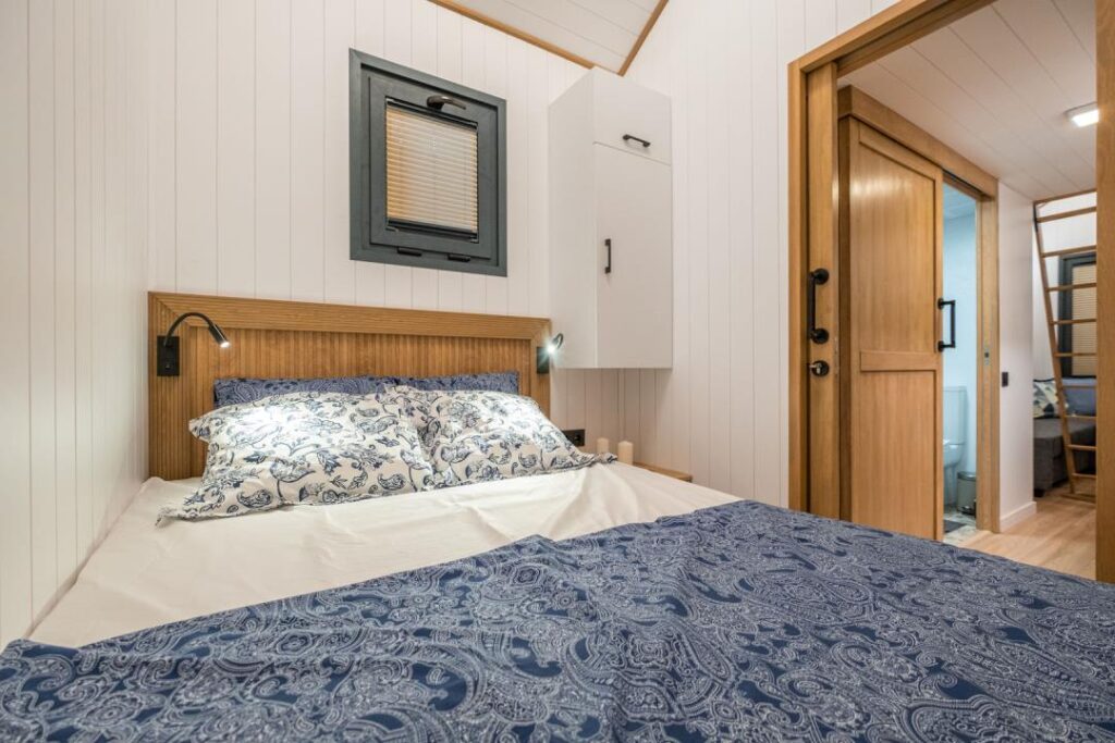 grand lit chambre tiny house sina luxe 25M2 - BAZE HOUSE