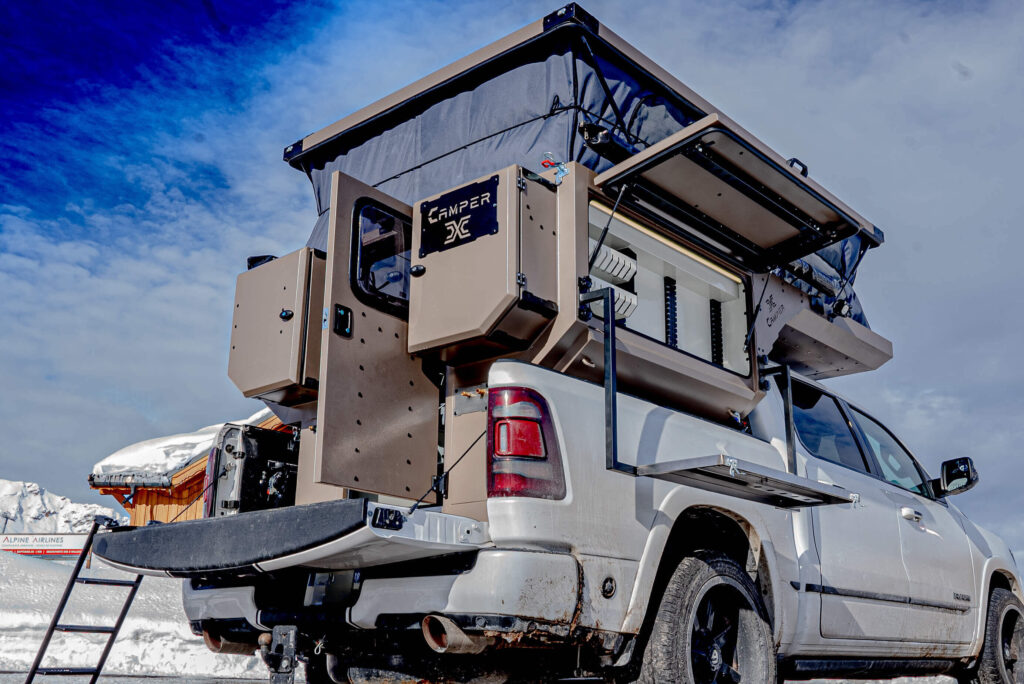 Découvrez nos cellules de toit pour la benne de votre pick-up, pour des aventures en camping simplifiées ! Voyagez à votre rythme, installez-vous en un clin d'œil grâce à un système compact qui se déploie en seulement 2 minutes. 