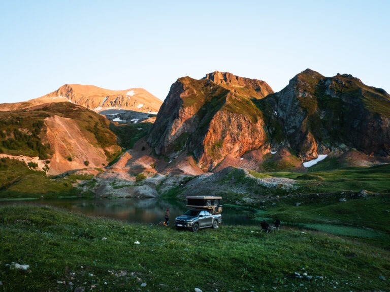 Cellule pick-up Camper Xplorer transformant un pick-up en refuge de camping