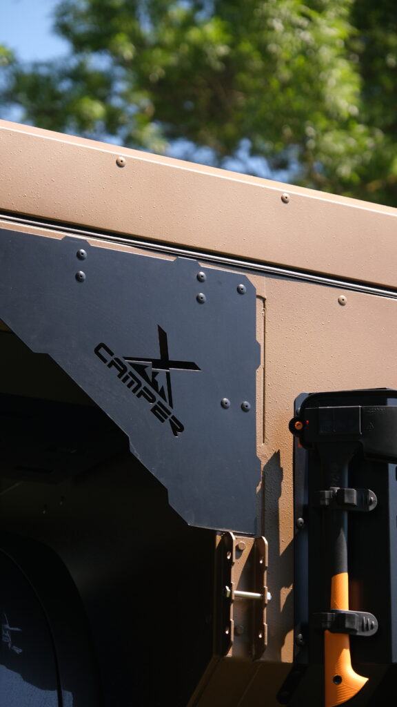 Détail de la carrosserie aluminium de la cellule pick-up PHOENIX